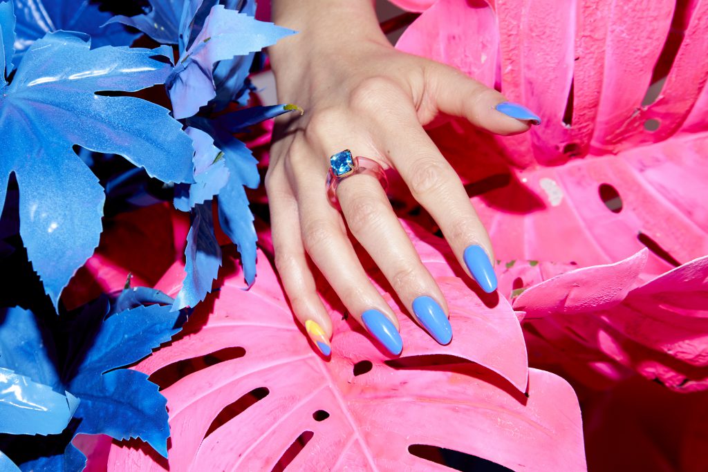 Paznokcie hybrydowe na lato